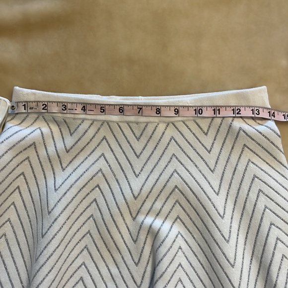 Grace element. size medium. white was silver thread - Picture 5 of 5